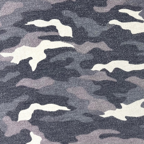 PINK Victoria’s Secret Grey Camouflage V-Neck Essentials Tee - Picture 8 of 9